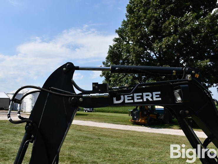 2020-deere-27d-image-11