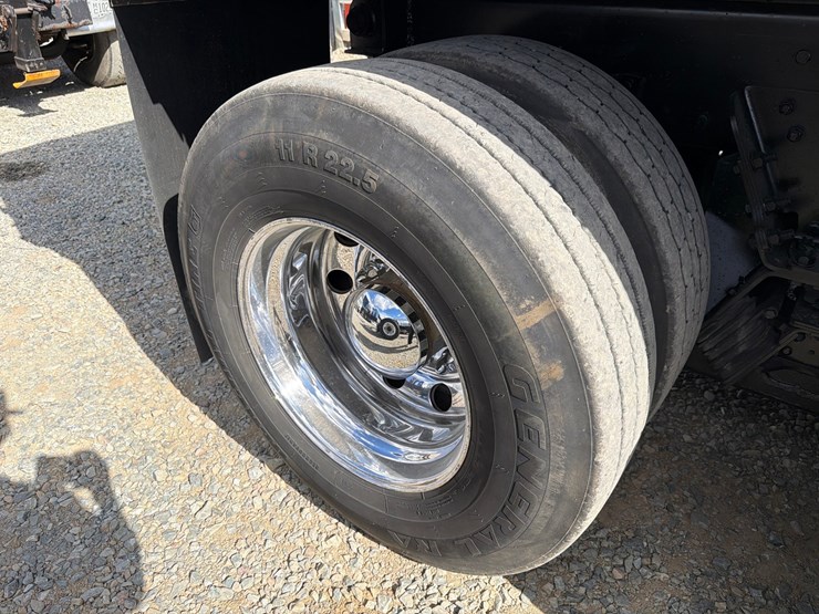 2016-kenworth-t880-image-107