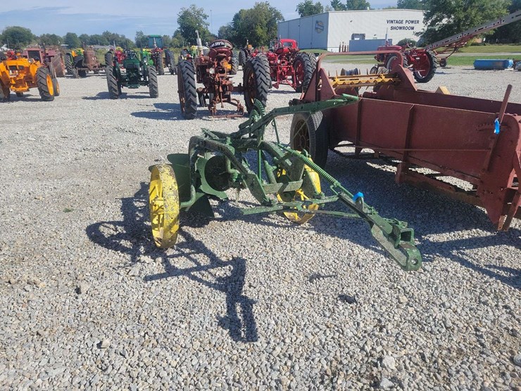 john-deere-two-bottom-plow-image-1