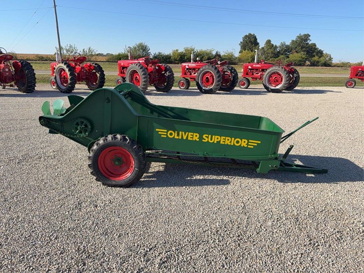 oliver-superior-manure-spreader-image-2