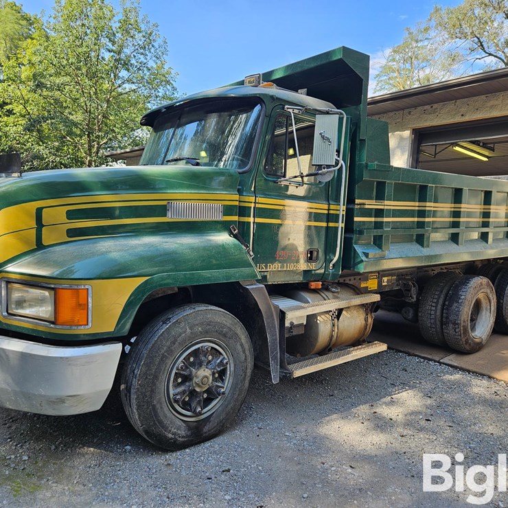 1996 MACK CH613