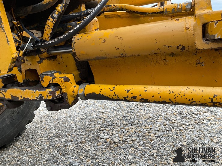 1979-deere-672a-image-17