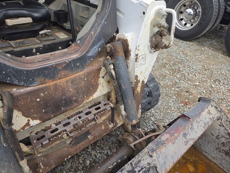 2013-bobcat-t550-image-13