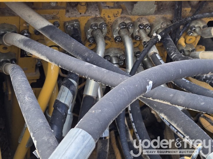 2022-caterpillar-336-image-46