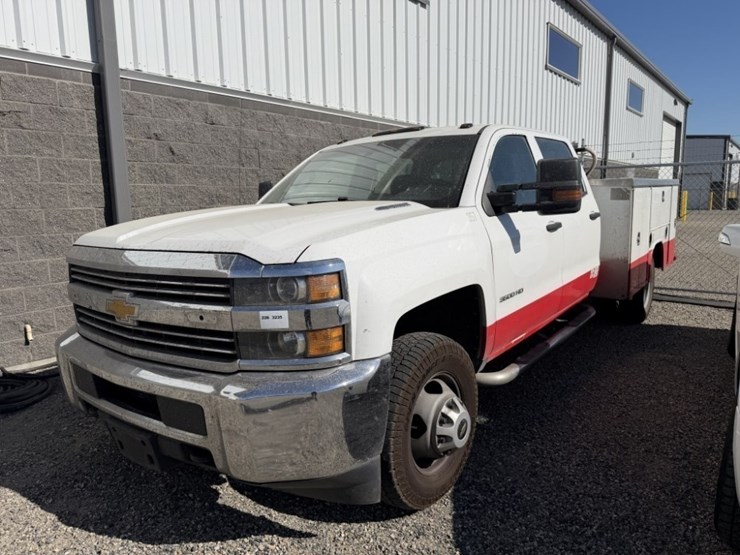 2015-chevrolet-silverado-3500-image-1