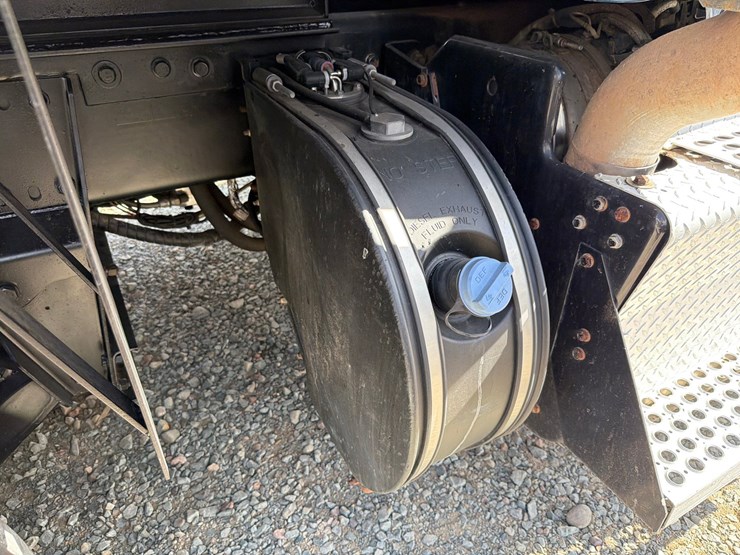2016-kenworth-t880-image-40