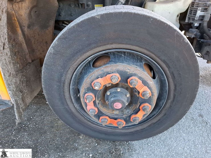 2018-freightliner-m2-106-image-20