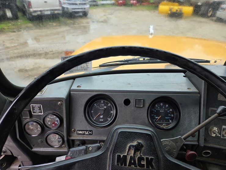 1994-mack-rd688s-image-42
