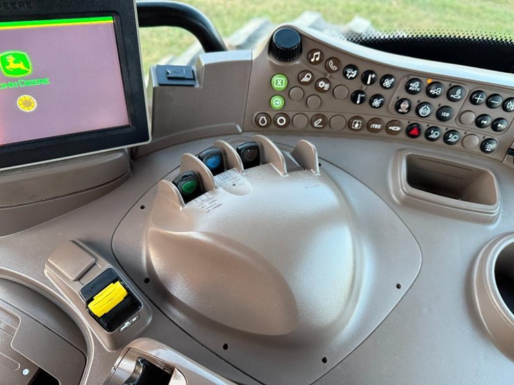 john-deere-6215r-image-60