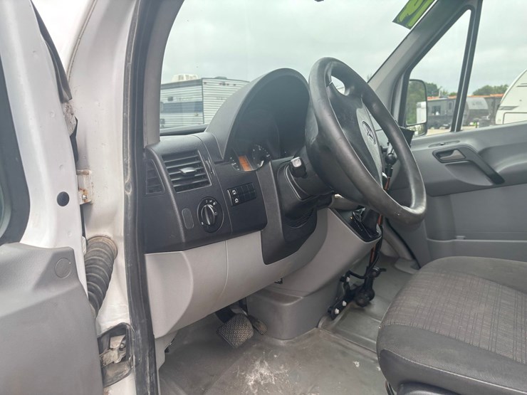 #2333-•-2014-mercedes-sprinter-van-image-49