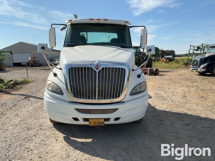 2011-international-prostar-image-2