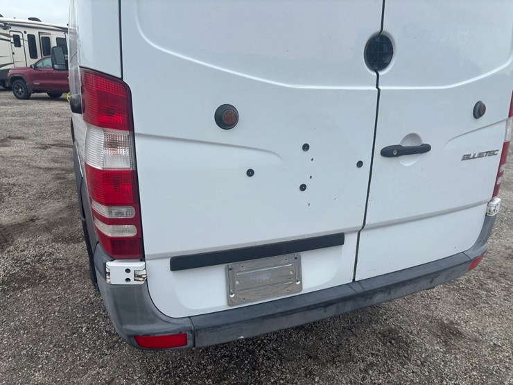 #2333-•-2014-mercedes-sprinter-van-image-29