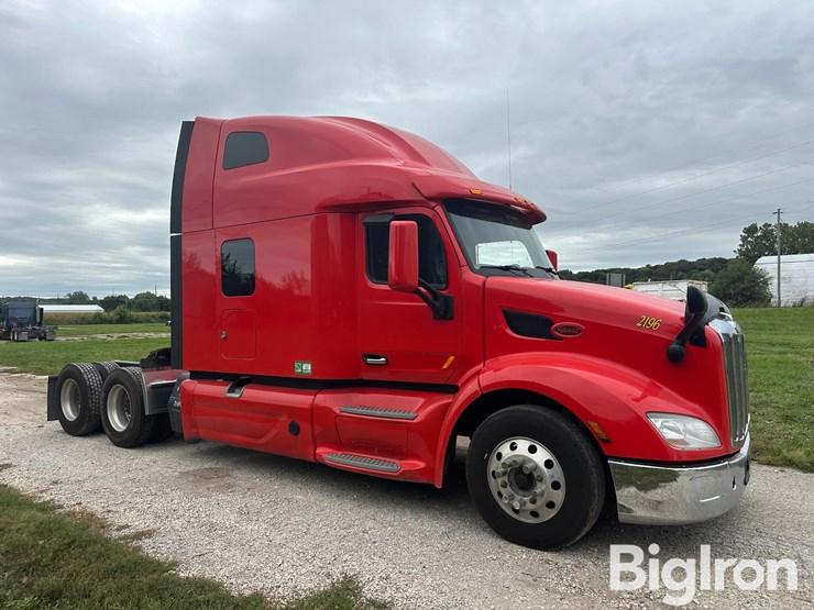 2021-peterbilt-579-image-3