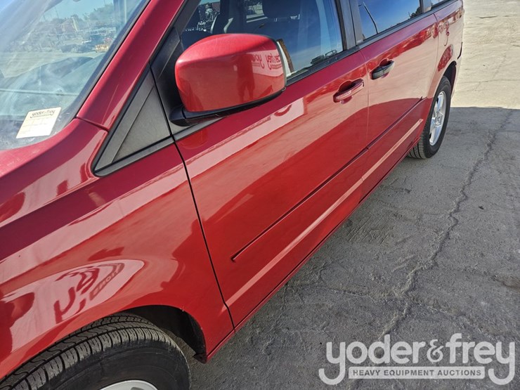 2012-dodge-grand-caravan-image-14