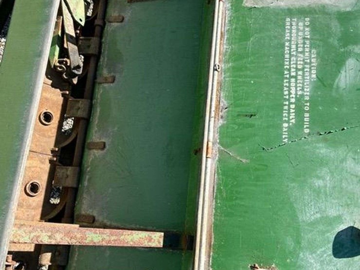 john-deere-no.-9-fertilizer-attachment-image-3