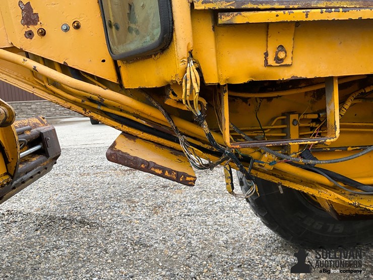 1979-deere-672a-image-12