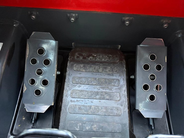 kubota-ssv75-image-33