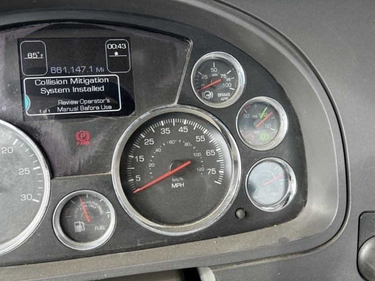 2020-kenworth-t680-image-30