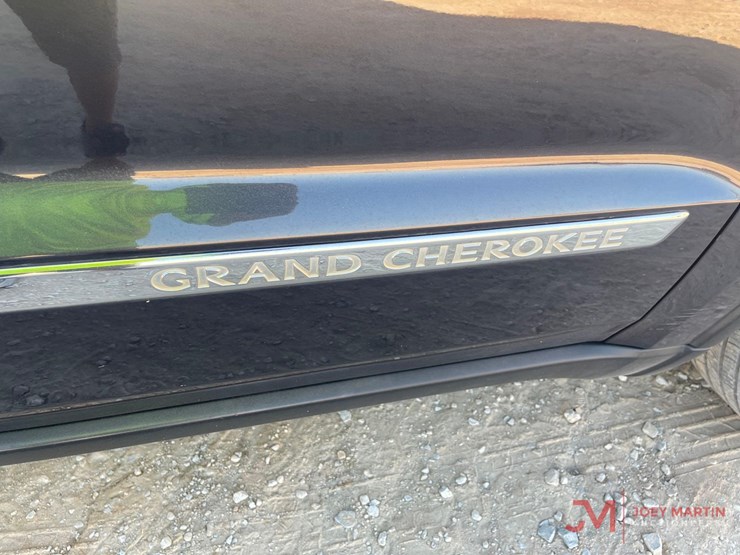 2013-jeep-grand-cherokee-limited-image-13