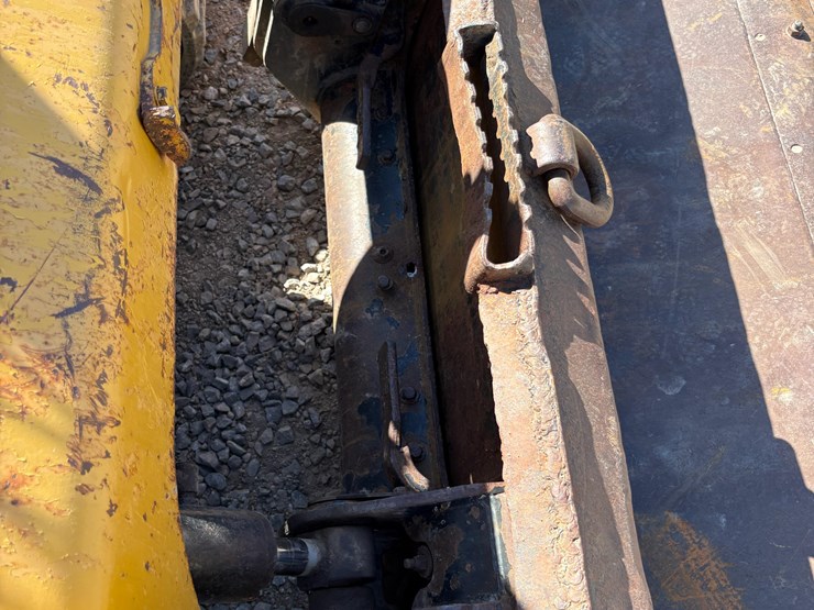 2005-caterpillar-277-image-17