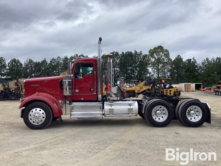 2017-kenworth-w900-image-8