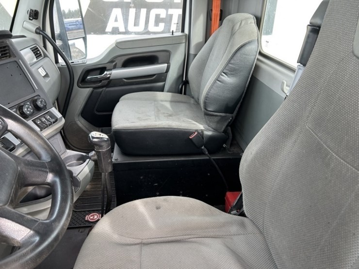 2020-kenworth-t680-image-23