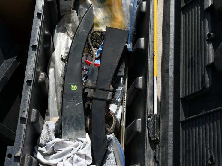 pallet-of-planter-parts-image-13