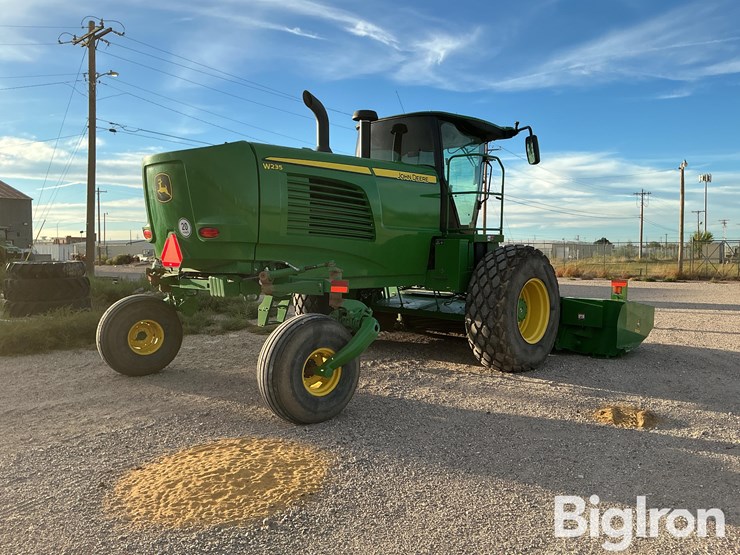 2021-john-deere-w235-image-5