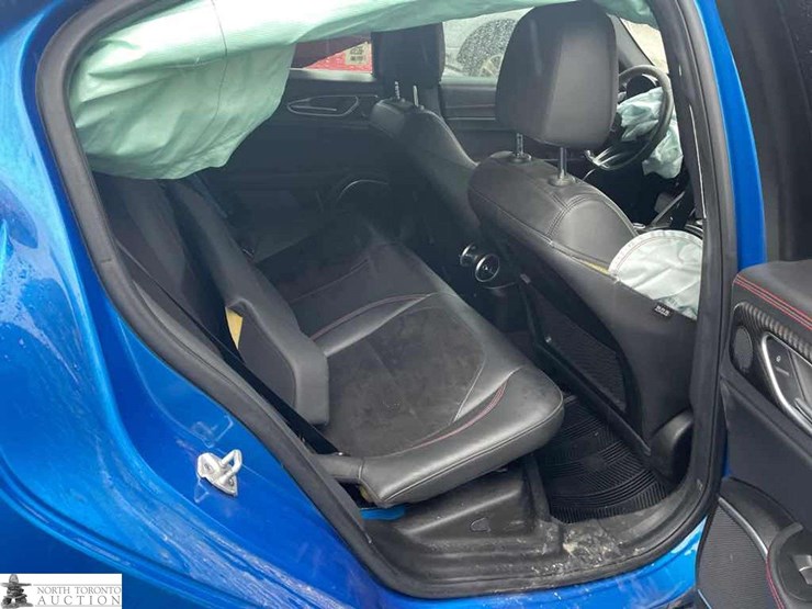 non-operable-2018-alfa-r-giulia-quadrifogli-image-11
