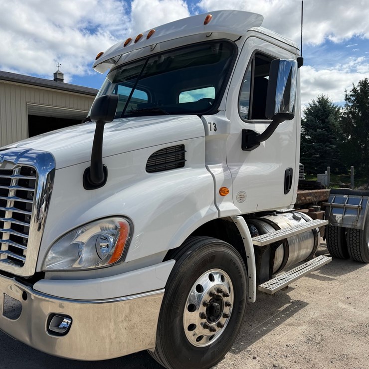#1608 • 2019 Freightliner Cascadia Single Axle Day Cab