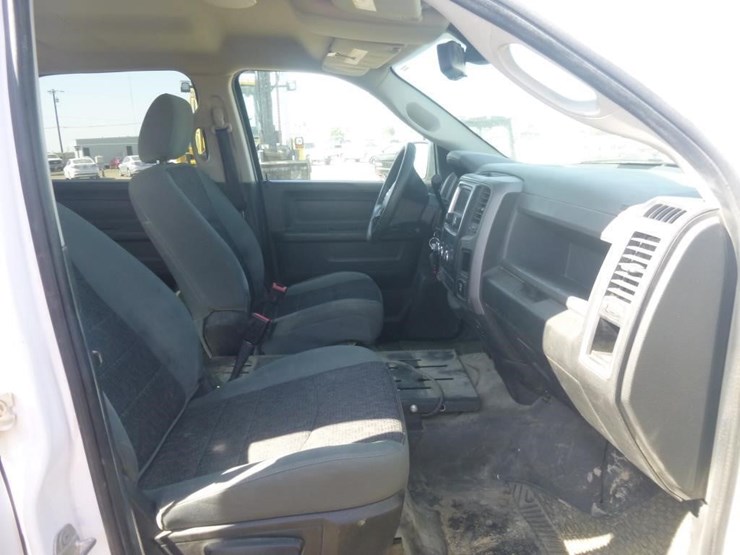 2016-dodge-1500-image-18