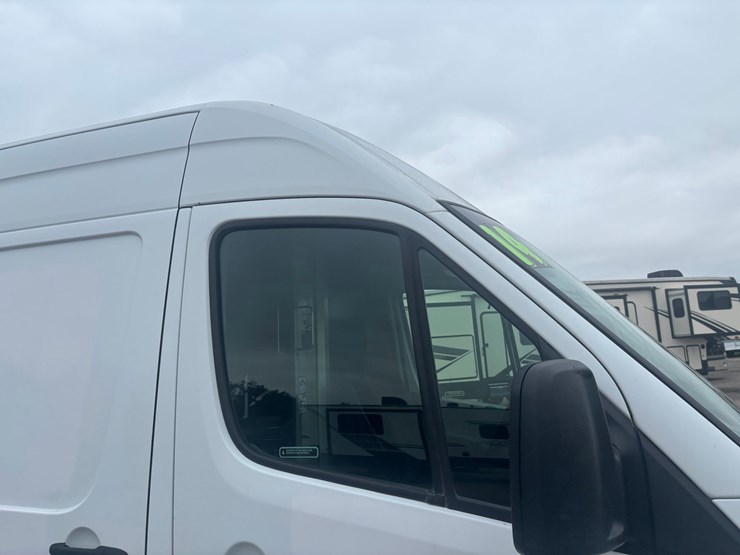 #2333-•-2014-mercedes-sprinter-van-image-18