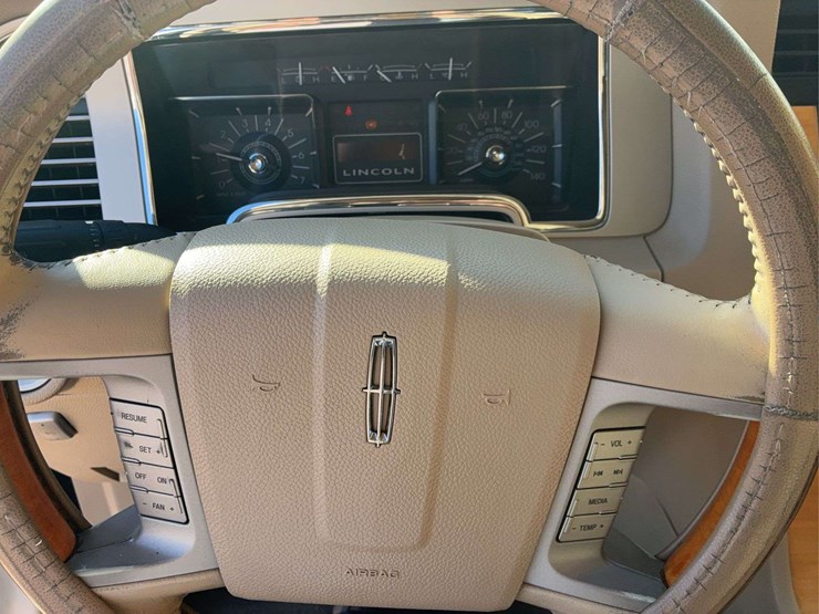 2008-lincoln-navigator-l-image-32