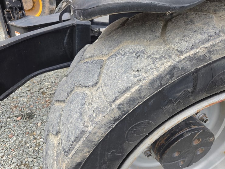 2010-jlg-g10-55a-image-49
