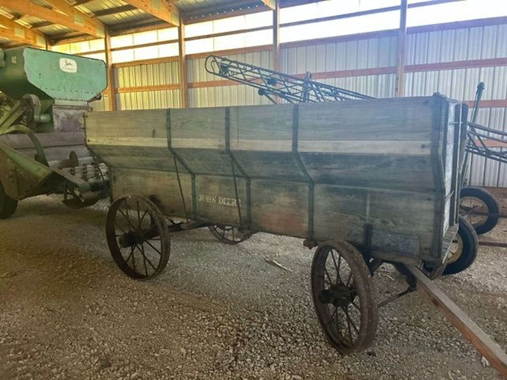 john-deere-flare-box-wagon-on-john-deere-steel-wheel-running-gear-image-1