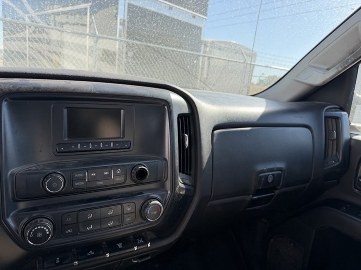 2017-chevrolet-silverado-3500-image-28