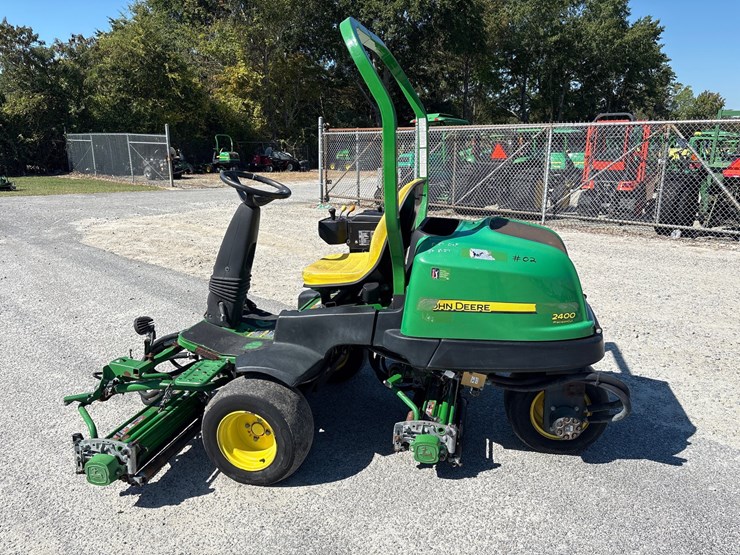 2021-john-deere-2400-image-3