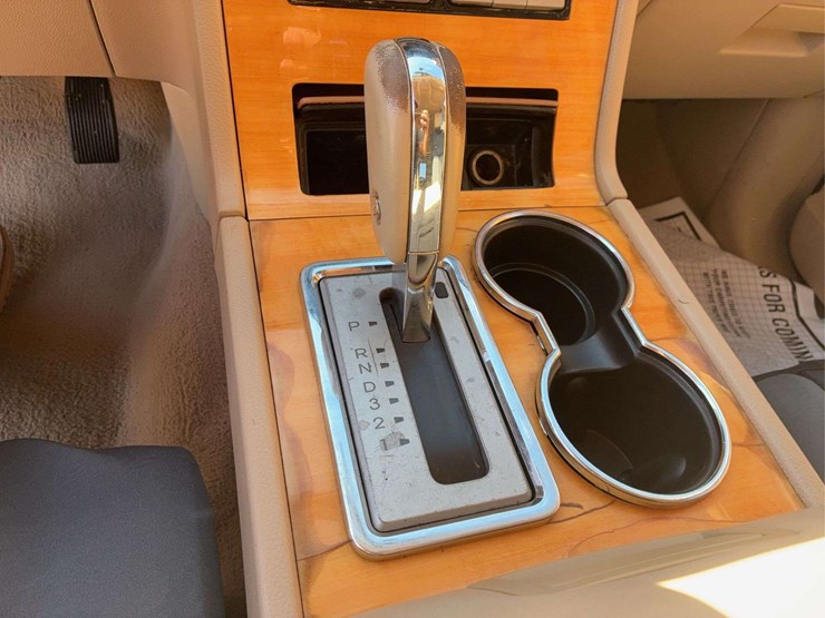 2008-lincoln-navigator-l-image-30