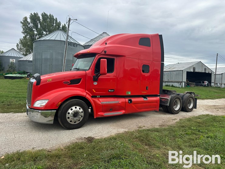 2021-peterbilt-579-image-1
