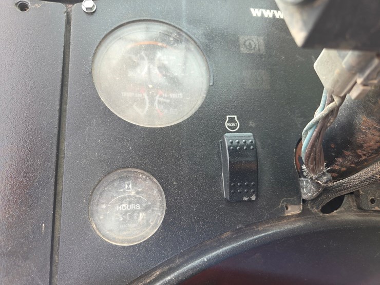 2010-jlg-g10-55a-image-45
