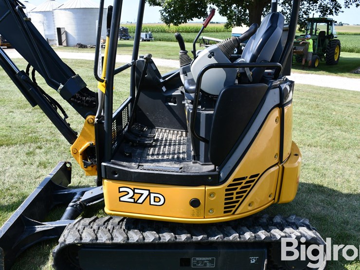 2020-deere-27d-image-18