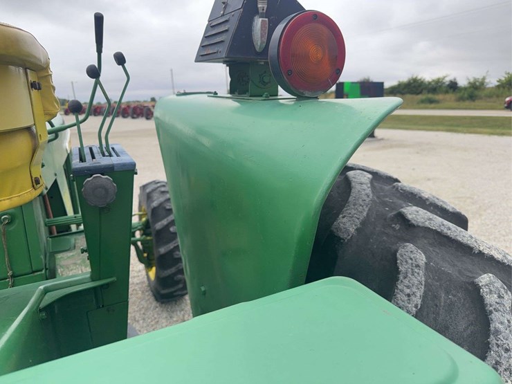 john-deere-3020-image-45