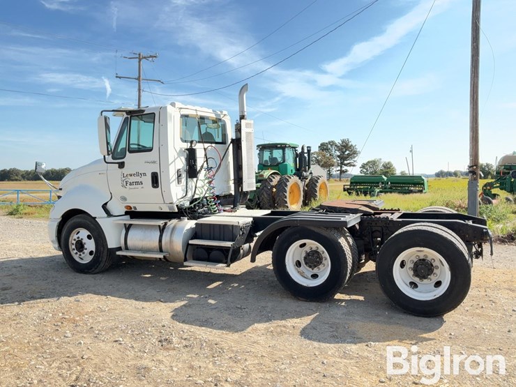 2011-international-prostar-image-8