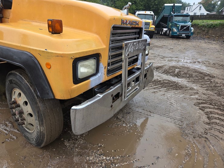 1994-mack-rd688s-image-21