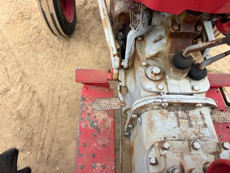 massey-ferguson-135-image-11