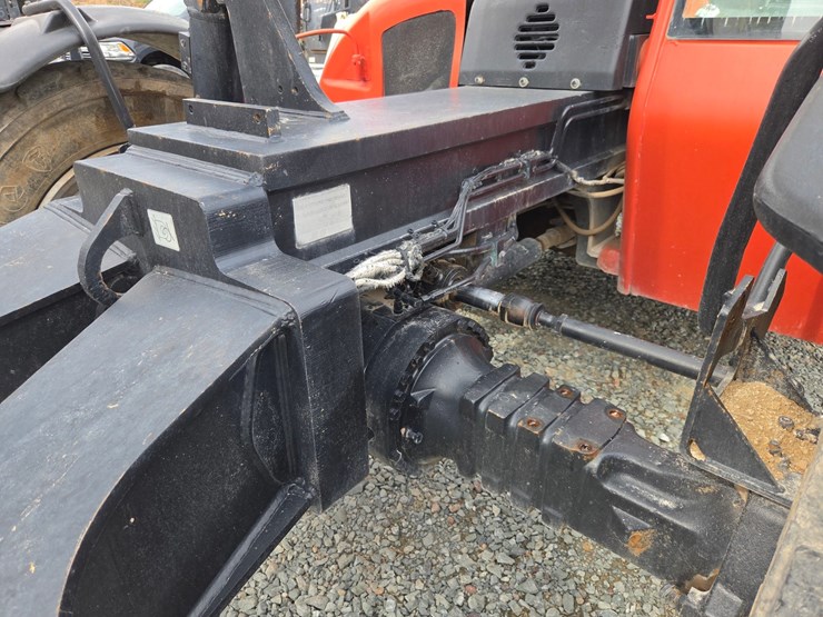 2010-jlg-g10-55a-image-18