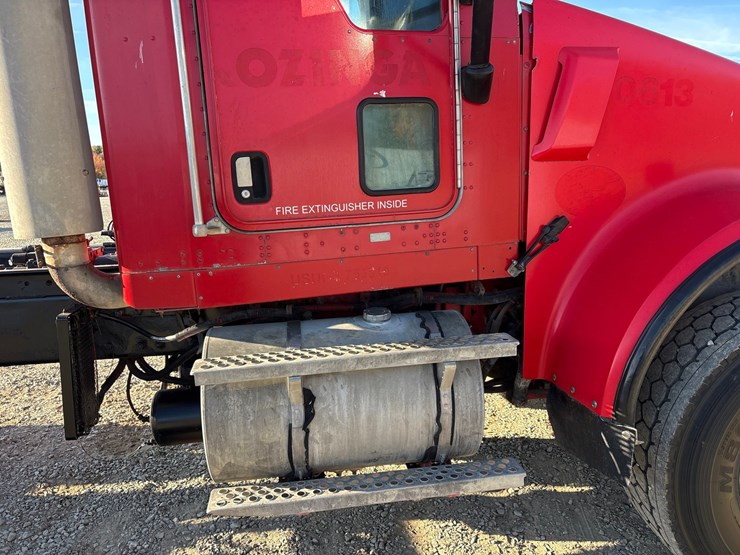 2007-kenworth-w900-image-17