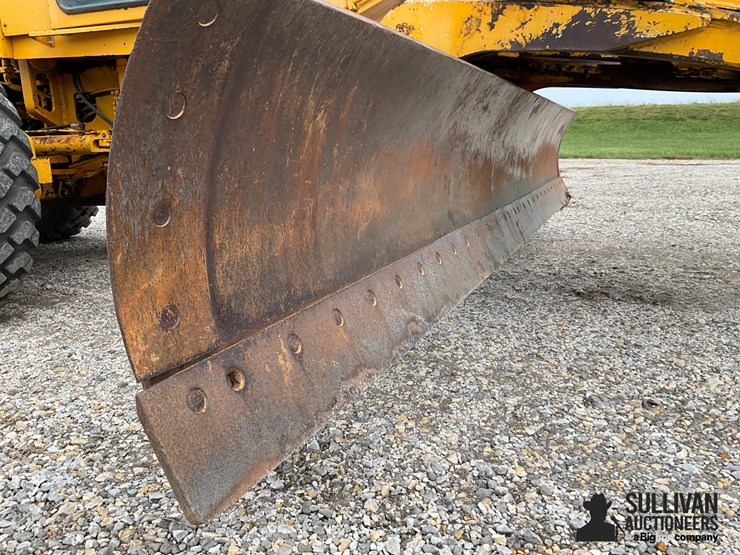 1979-deere-672a-image-11