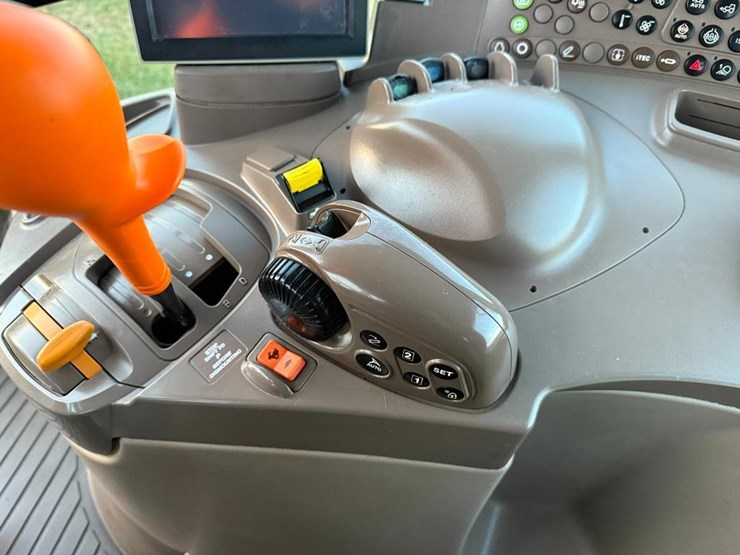 john-deere-6215r-image-59