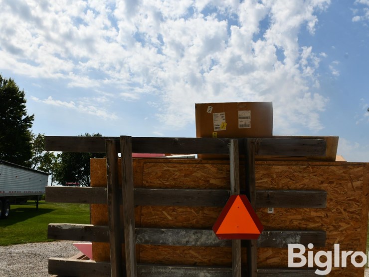hayrack-w/-contents-image-20